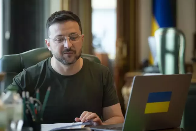 Zelenskiy, Putin'in Ateşkes Teklifini Reddetti