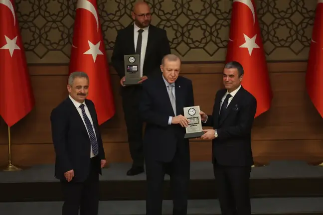 CNN Türk'e 10'uncu Anadolu Medya Ödülleri'nde 2 ödül