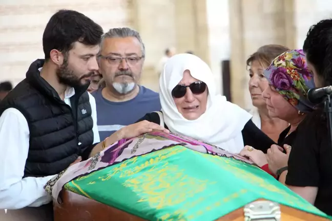 Eski Eşi Tarafından Öldürülen Bahar Aksu'nun Cenazesi Edirne'de Toprağa Verildi