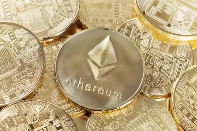 Ethereum haftalık yükselişte Bitcoin dahil tüm büyük kripto paraları geçti