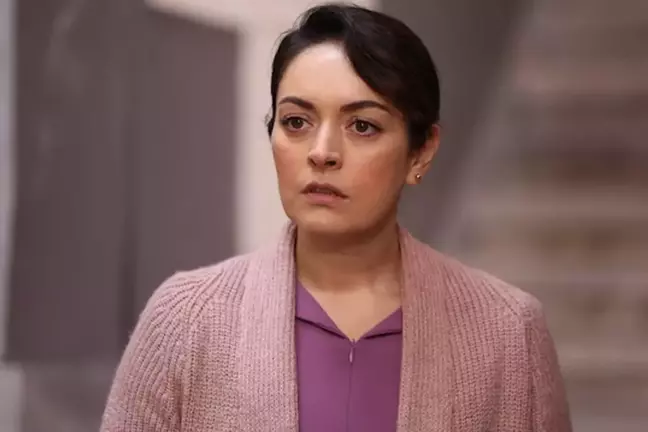 Ezgi Mola'nın evini işgal ettiler