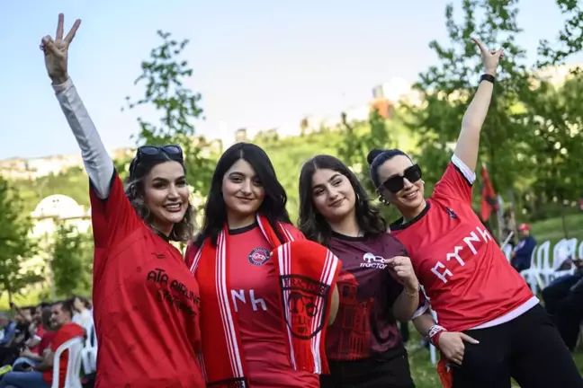 Traktör taraftarından İstanbul'da coşkulu şampiyonluk kutlaması