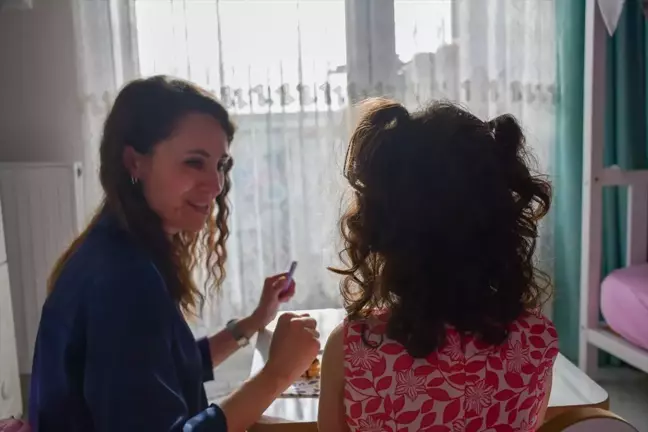 Çocuk Sahibi Olamayan Canan Dere'nin Koruyucu Aile Olma Hikayesi