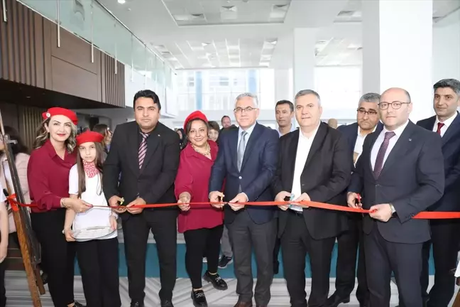 Çubuk'ta TÜBİTAK 4006 Bilim Fuarı Açıldı