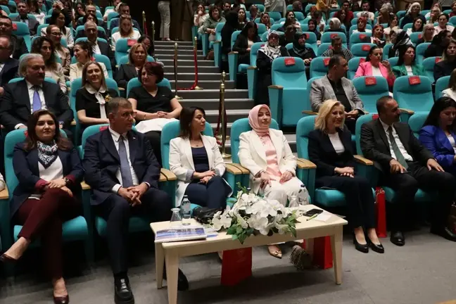 Kadın Erkek Fırsat Eşitliği Çalıştayı İzmir'de Yapıldı