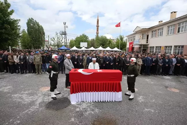 Şehit Piyade Uzman Çavuş Karadağ, Muş'ta son yolculuğuna uğurlandı