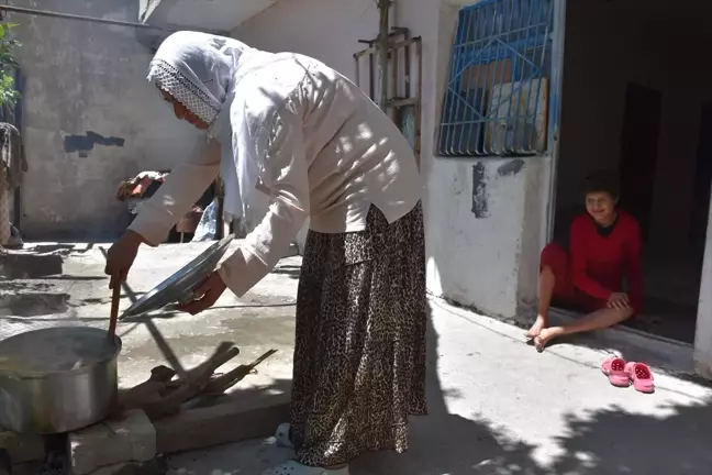 Şırnak'ta Annelerin Engelli Çocuklarına Özverili Bakımı