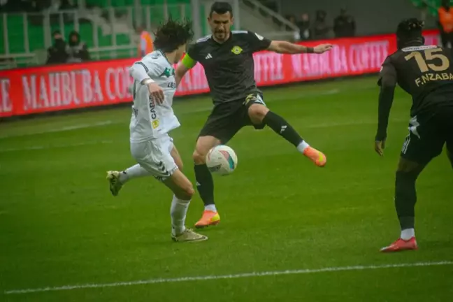 Sakaryaspor, Esenler Erokspor'u 2-0 Yenerek Ligde Kalmayı Başardı