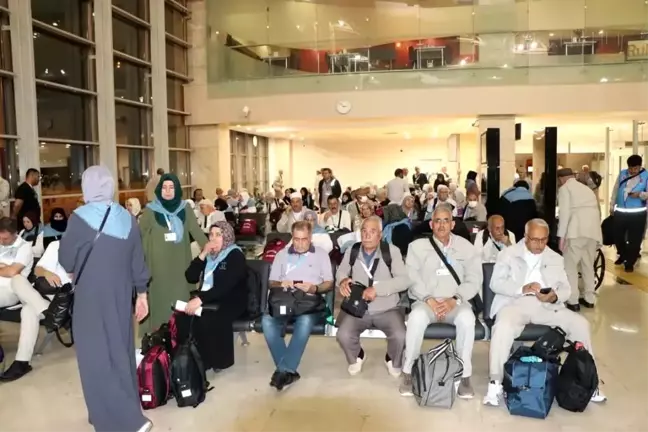 Elazığ'dan Hacca Giden İkinci ve Üçüncü Kafileler Uğurlandı