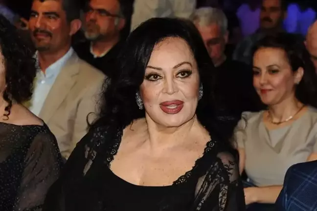 Türkan Şoray'ın duygusal anları: Ağlamamak için kendimi zor tutuyorum