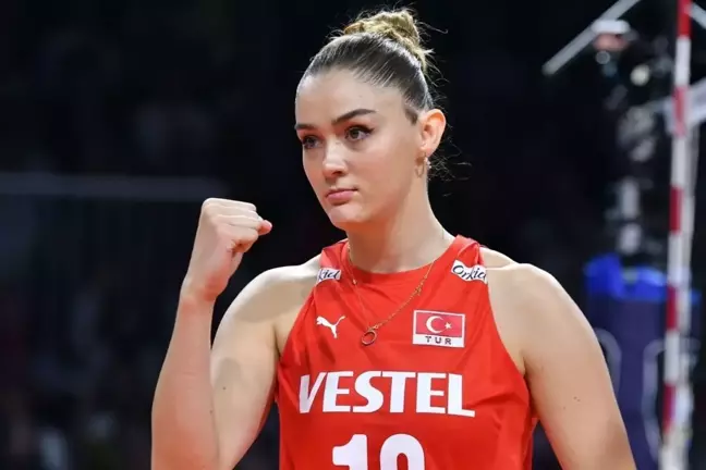 Zehra Güneş Vegas'ta! Tatil kombinine beğeni yağdı