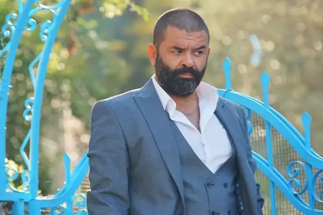 Bülent Şakrak aşk hayatıyla gündemde! Sevgilisiyle romantik akşam yemeğine çıktı
