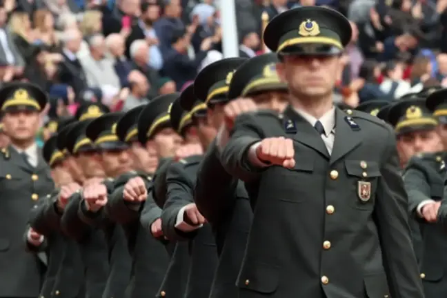 Cumhurbaşkanına TSK'da ihraç yetkisi veren düzenleme geri çekildi