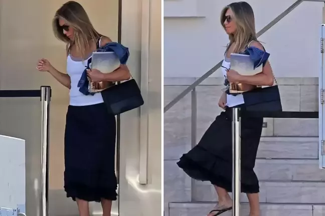 320 milyon dolar serveti olan yıldız, 40 dolarlık terlikle görüntülendi