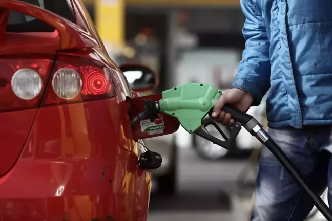 Akaryakıta bu gece Cumhuriyet tarihinin en büyük zammı geliyor