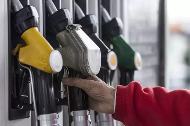Rüzgar tersine döndü! Petrol fiyatı düştü, akaryakıta indirim bekleniyor