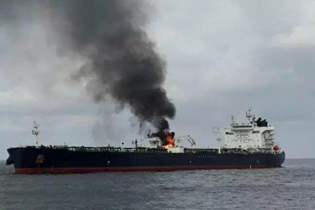 Kızıldeniz'de Yunan yük gemisi silahlı saldırı sonucu battı