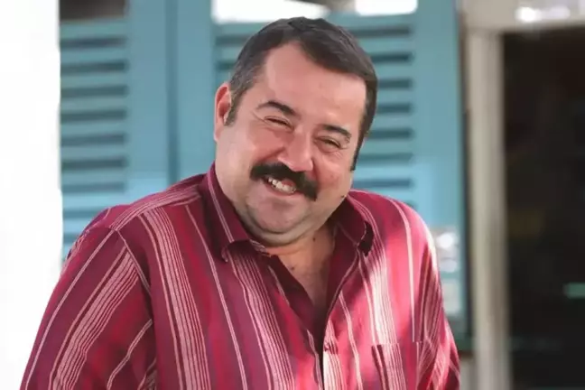Ata Demirer, gözlerden uzak yaşadığı aşkıyla ilk kez ortaya çıktı