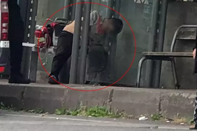 Taburcu olduktan dakikalar sonra durakta can verdi