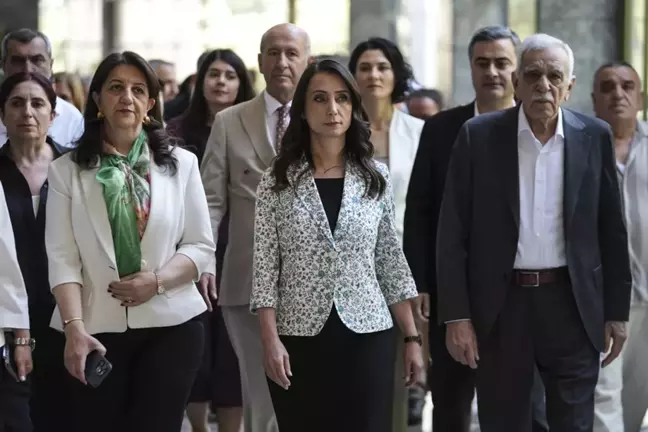 Abdulkadir Selvi ile DEM Parti arasında kriz! Tülay Hatimoğulları'na ağır suçlama