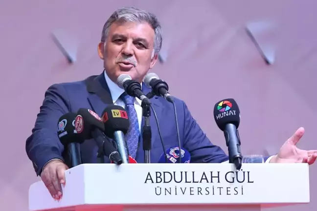 Abdullah Gül: Dünya hiç görülmediği kadar tehlikeli bir dönemden geçiyor