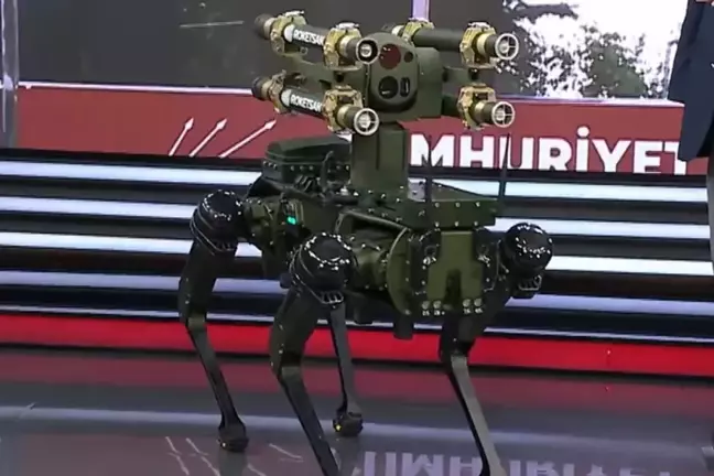 Türkiye'nin ilk füze atan robot köpeği canlı yayında tanıtıldı
