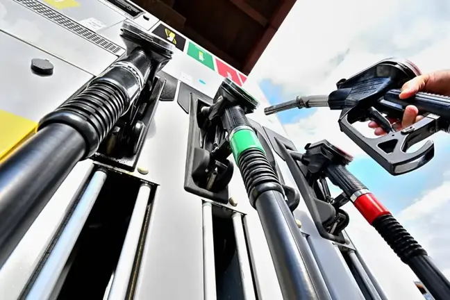 Akaryakıta zam geliyor! Motorin 57 TL'yi aşıyor, benzin 55 TL'ye dayandı