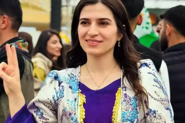 DEM Parti, Silopi Belediye Başkanı Jiyan Ormanlı'yı partiden ihraç etti