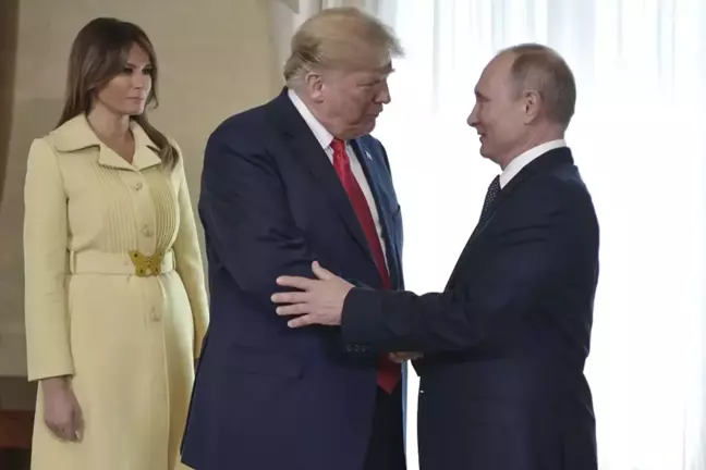 Trump kendi elleriyle teslim etti! First Lady’den Putin’e özel mektup