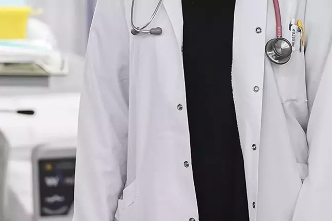 Doktordan hasta yakınına taciz! Olay ifşa oldu, valilik hemen görevden aldı