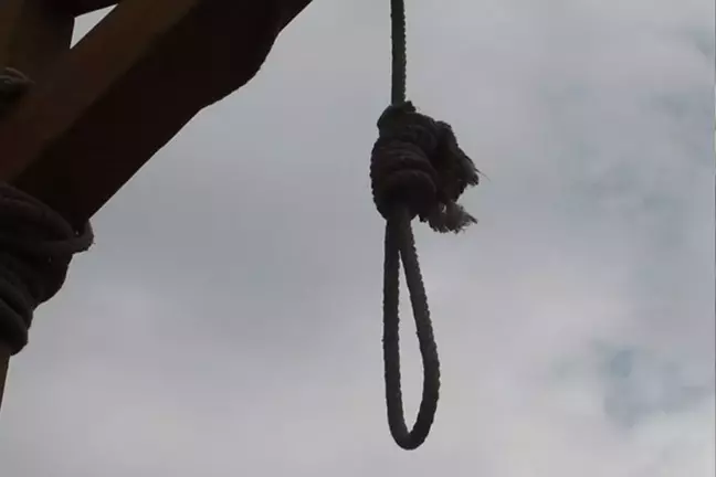 Eşini öldüren adamın infazı halkın arasında yapıldı!