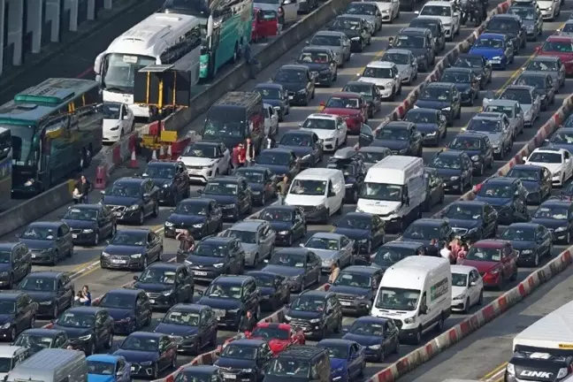 Trafikte 10 dakika kalana devlet otoyol geçiş ücretini geri ödeyecek