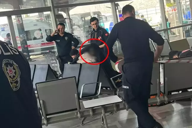 10 gündür otogarda yaşayan avukat oturduğu yerde hayatını kaybetti