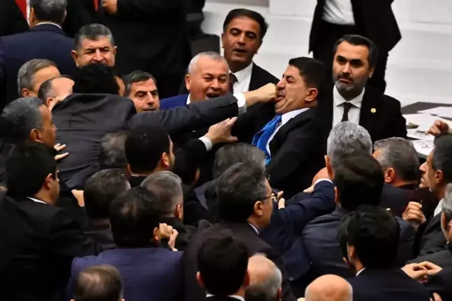 Meclis'teki kavgaları bitirecek düzenleme! Kavgacı vekillerin maaşları kesilecek