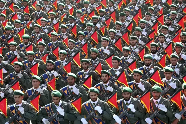 İran Devrim Muhafızları en yüksek teyakkuz seviyesine geçti