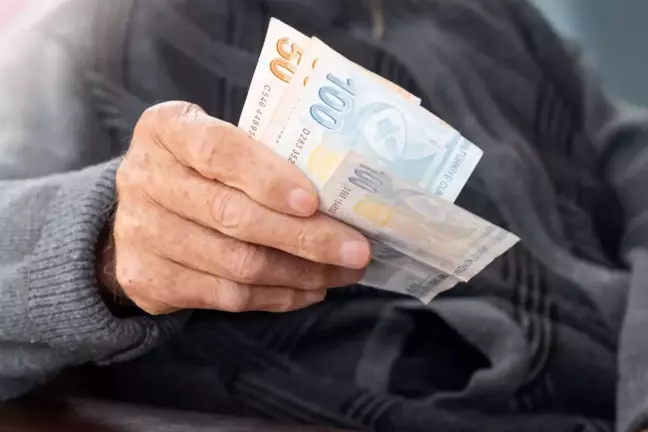 AK Parti'den emeklileri umutlandıran çıkış