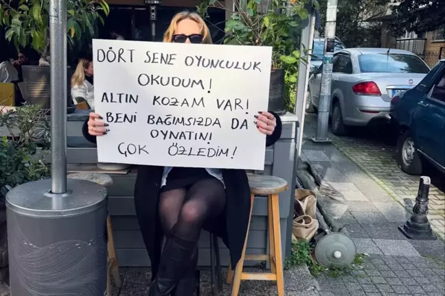 Ünlü oyuncu çareyi pankart açmakta buldu: Dört sene okudum, Altın Koza'm var