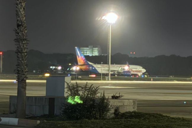 Pilot istifra etti, uçak Antalya Havalimanı'na acil iniş yaptı