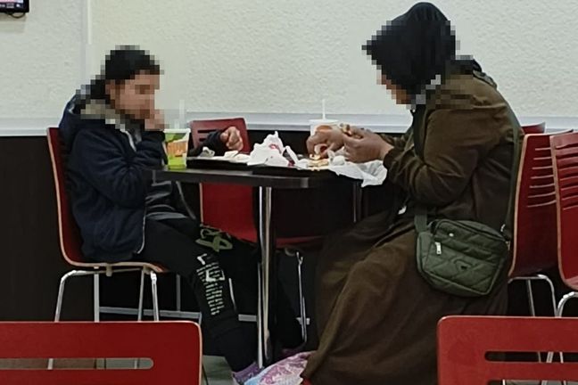 Hamburger zincirindeki ayrımcılık için harekete geçildi