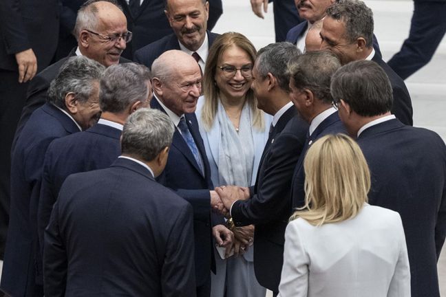 Bahçeli'den Özgür Özel'e: Bir gecede 91 milletvekiline nasıl ulaştınız?