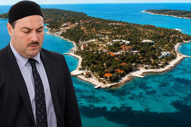 'Ege'nin Maldivleri' olarak bilinen Kalem Adası'nın bir bölümü Kuriş ailesinin çıktı