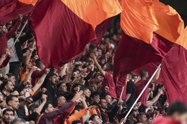 Galatasaray taraftarı delirdi! Leroy Sane'ye tepkiler çığ gibi, yorumcular ateş püskürdü