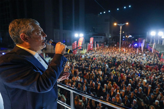 Özgür Özel’den yine sokak çağrısı: Gün evde oturma günü değildir