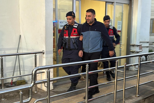 Tutuklanan Çukurova Belediye Başkanı Emrah Kozay görevden uzaklaştırıldı