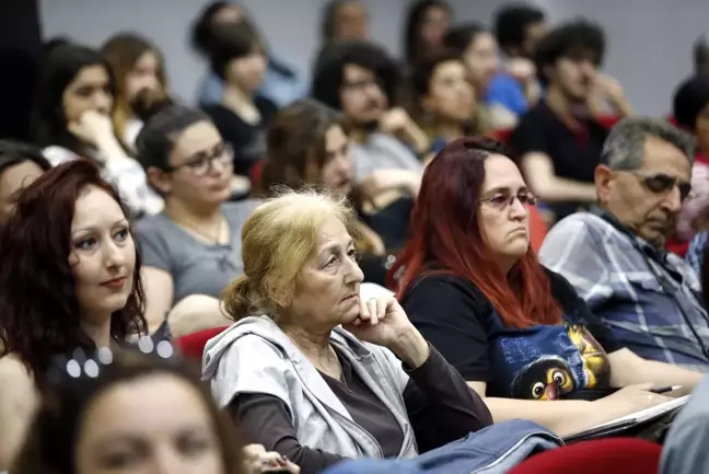 Edebiyatseverler Konak'ta buluştu