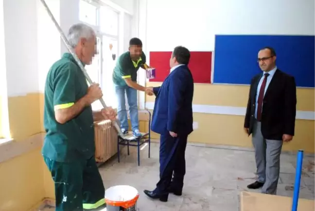 Okulların Boya ve Tamirini 'İyi Halli' Mahkumlar Yapıyor