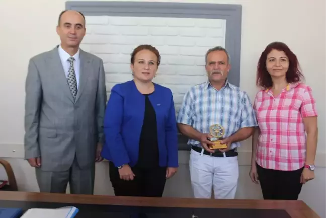 Yolcunun Halinden En İyi Anlayana Plaket ve Altın