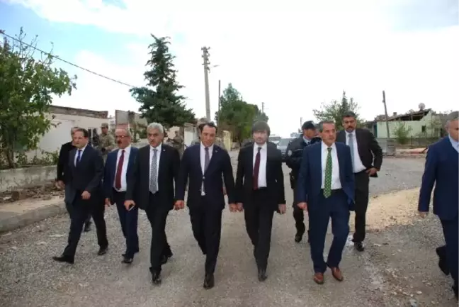 Afad Başkanı Güllüoğlu, Samsat'taki Deprem Bölgesinde İnceleme Yaptı