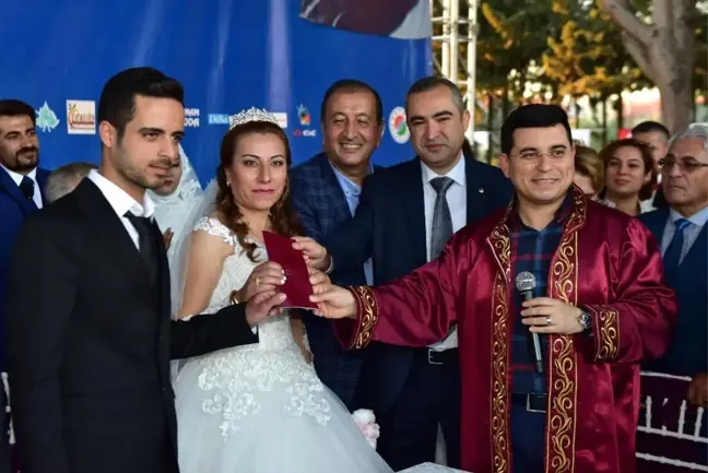 Tütüncü, 111 Çiftin Nikahını Kıydı