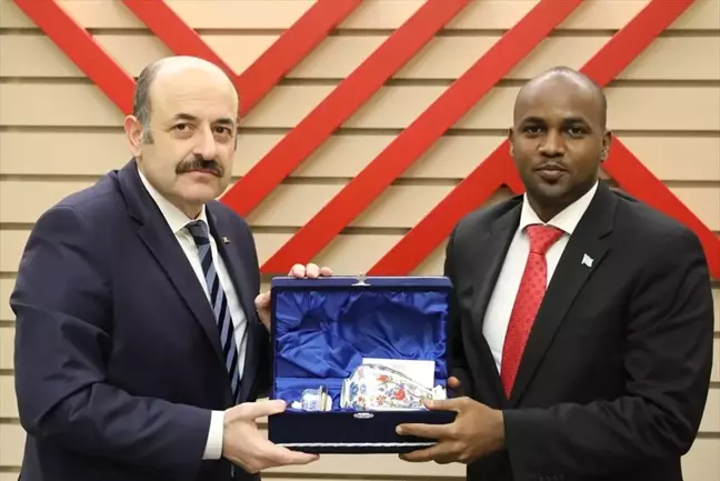 Somalili Bakandan YÖK'e Ziyaret